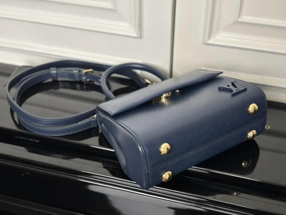 حقيبة Louis Vuitton الجلد