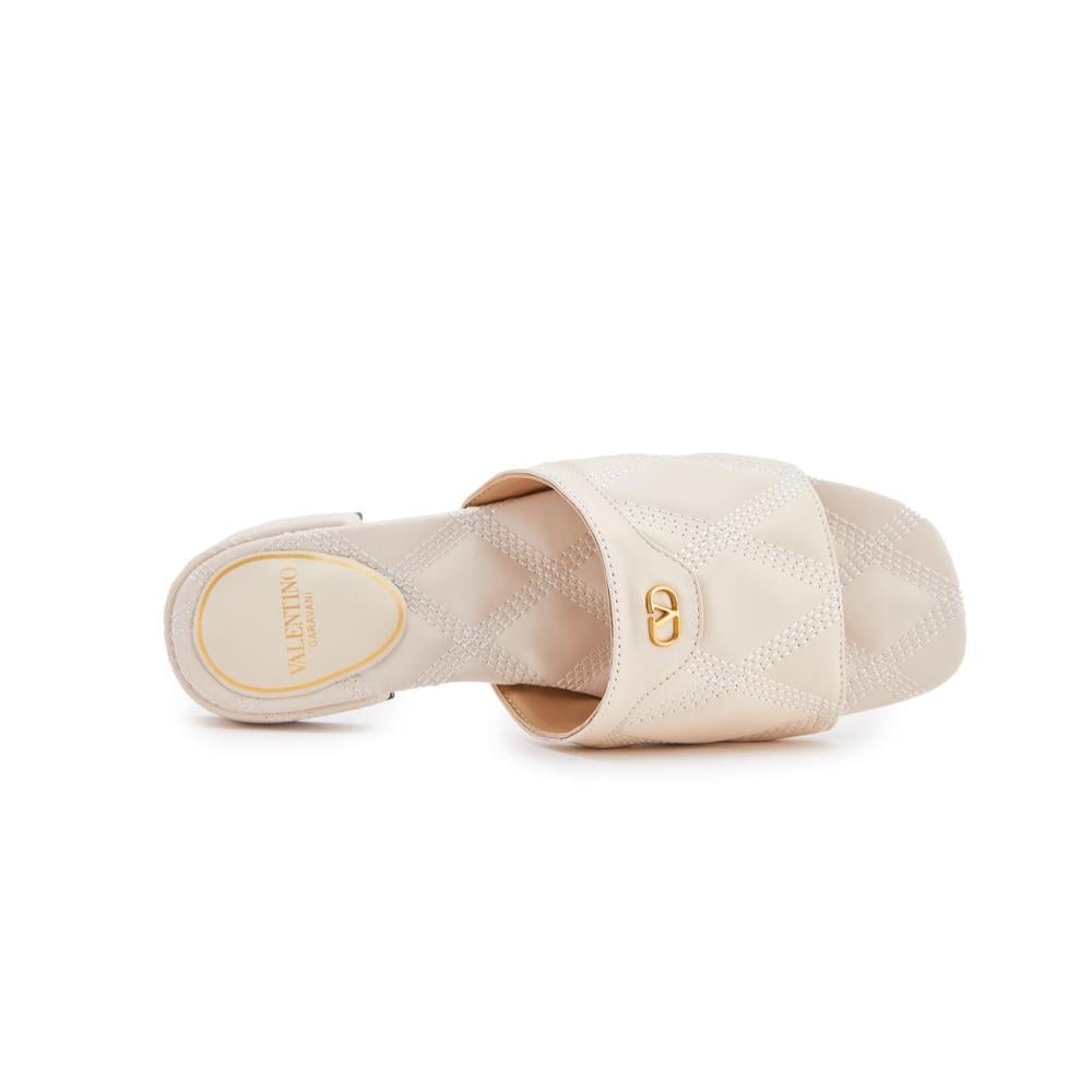 حذاء كويلتي 67 مفتوح جلد مبطّن بكعب 25 مم من فالنتينو غارافاني