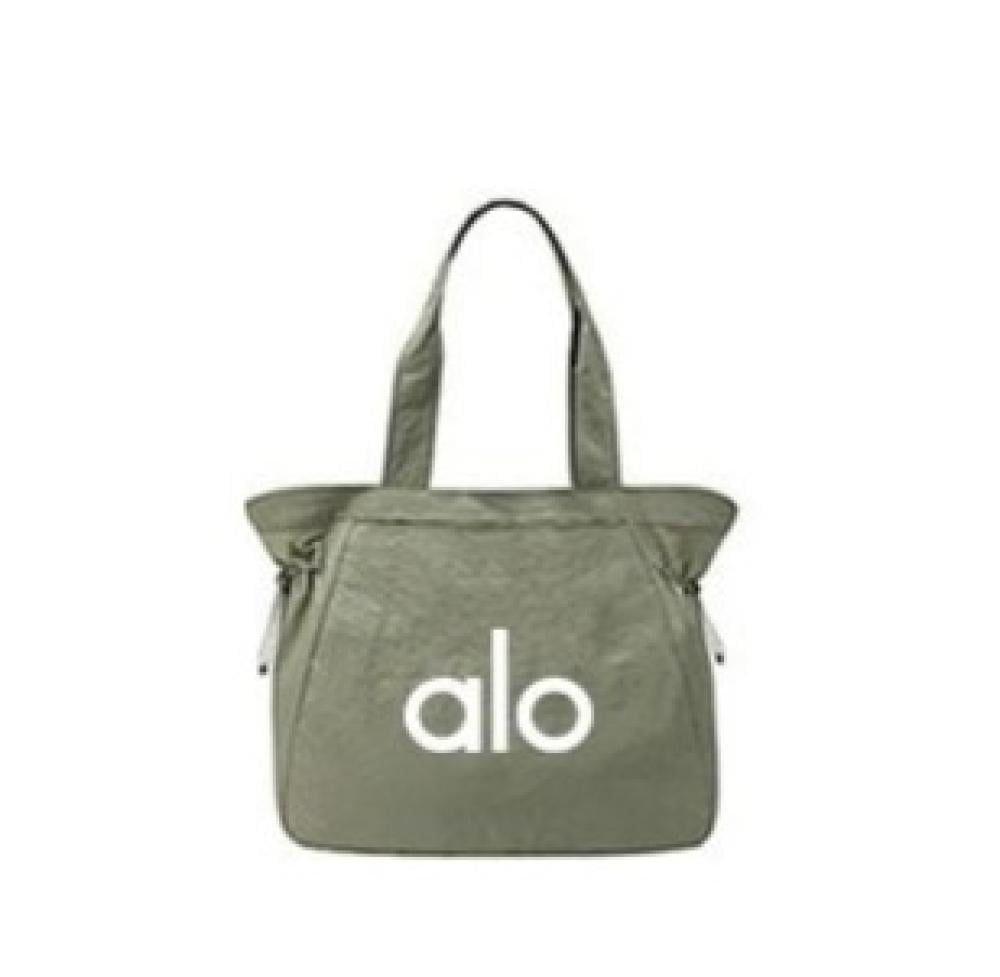 حقيبة يد كاجوال عصرية جديدة من ALO Yoga
