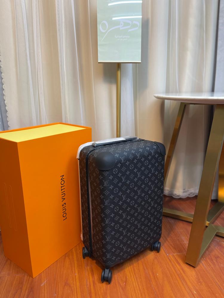 بكج شنطة سفر هوريزون 55 و حقيبة كيبال باندوليير M56856 من لويس فيتون - أسود