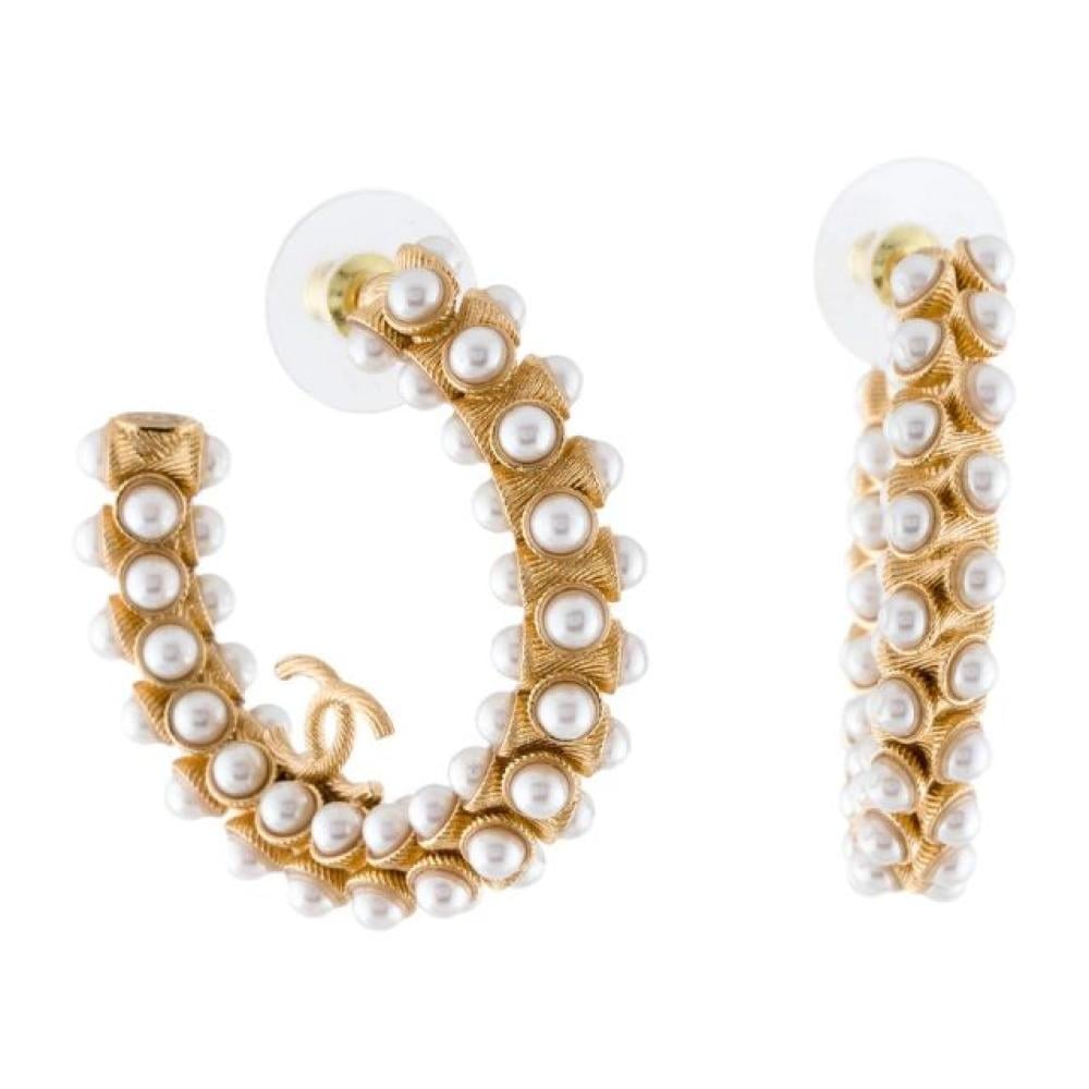 أقراط بشعار CC ممزوج باللؤلؤ الصناعي من شانيل