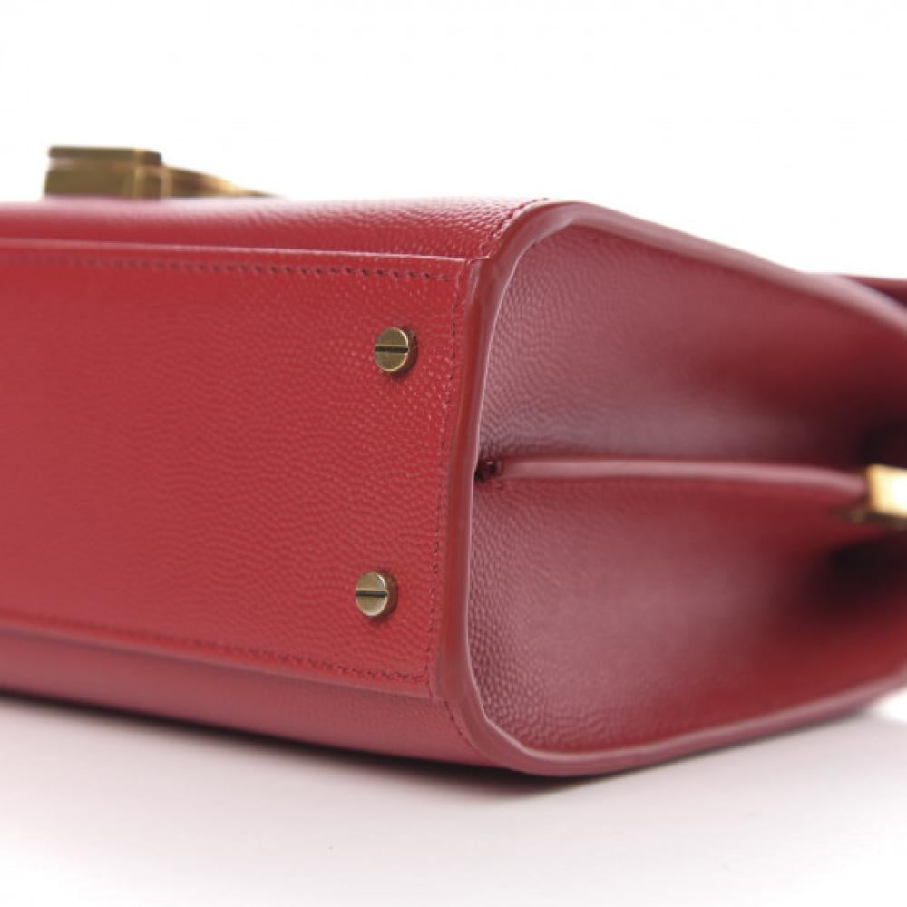 حقيبة كاساندرا كلاسيك من سان لوران بمقبض علوي