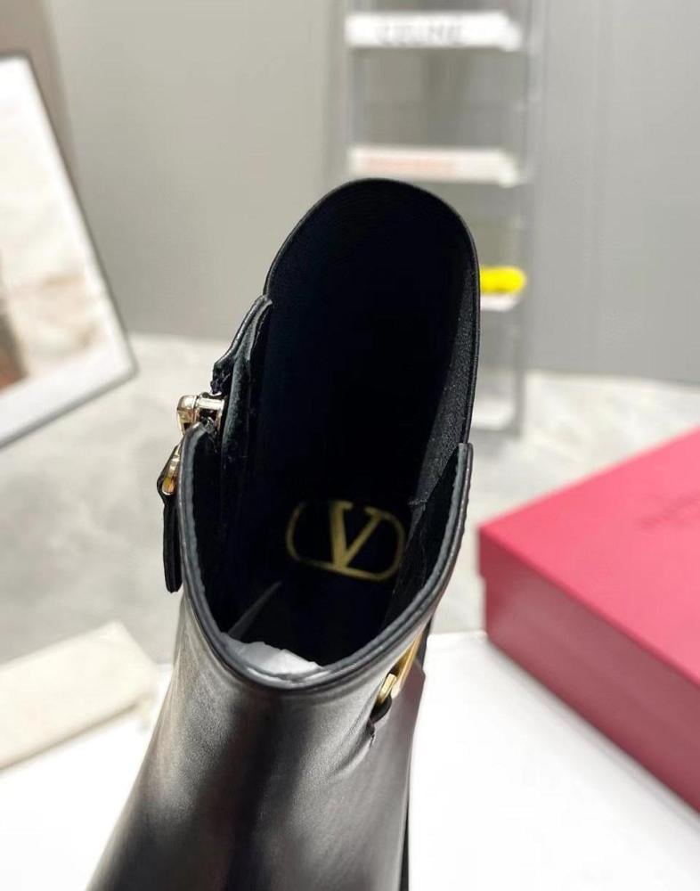 جزمة فالنتينو بالشعار بكعب 30 مم