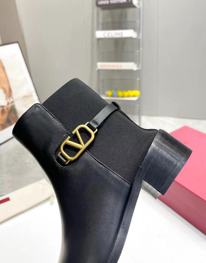 جزمة فالنتينو بالشعار بكعب 30 مم