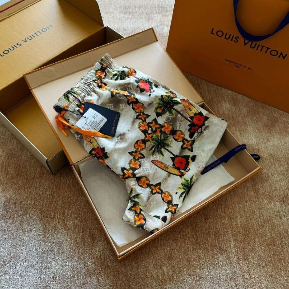 شورت سباحة مونوغرام مطبوعة بالأنماط الاستوائية من لويس فيتون