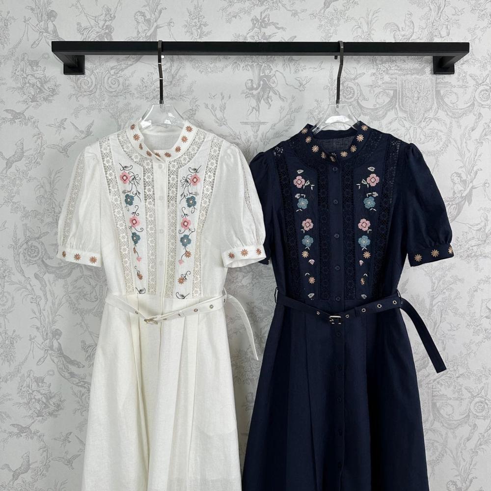 فستان كتان مطرز بأكمام قصيرة