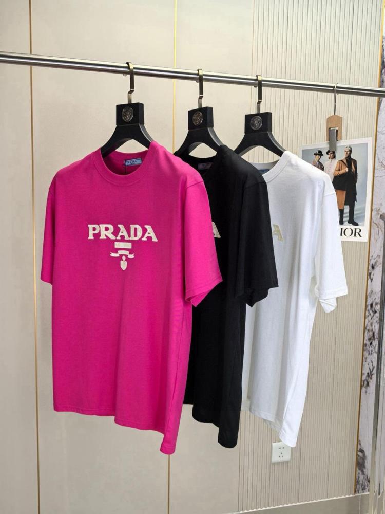 تيشرت بياقة دائرية بشعار مطبوع من برادا