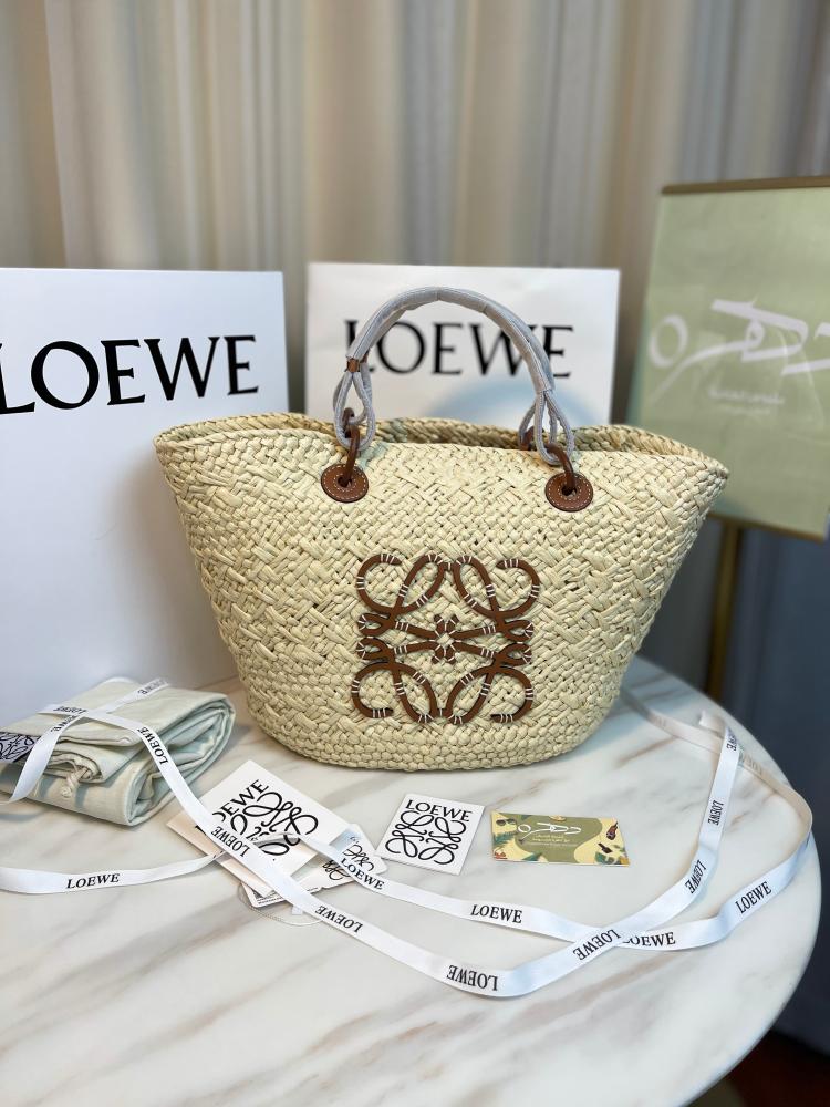 حقيبة كتف لوي أناجرام متوسطة الحجم من لويفي