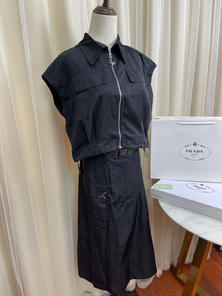 بدلة برادا النسائية المكونة من قطعتين