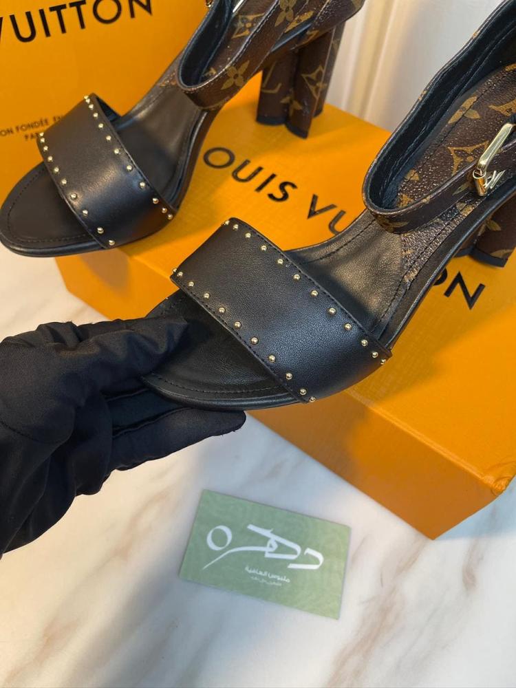 صندل سيلويت بشعارات مونوغرام من لويس فيتون