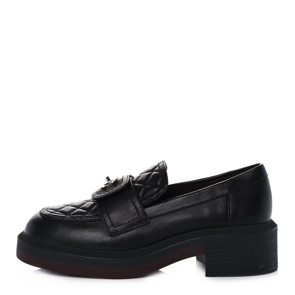 حذاء اللوفرز من شانيل