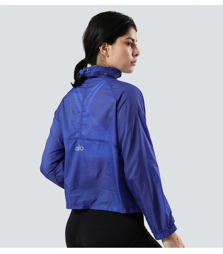 بلوزة رياضية بأكمام طويلة من alo yoga