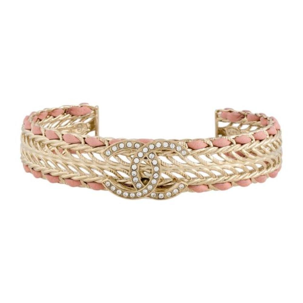 سوار جلدي بشعار CC مرصع بالكريستال من شانيل