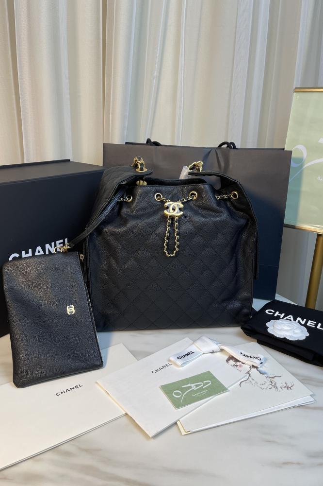 حقيبة جلد وهاردوير ذهبي من شانيل