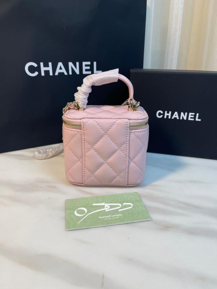 حقيبة مستحضرات تجميل شانيل صغيرة 11 سم بمقبض علوي