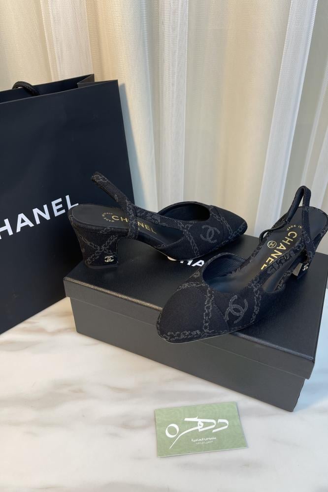 حذاء شانيل سليب باك بكعب متوسط باللون الأسود