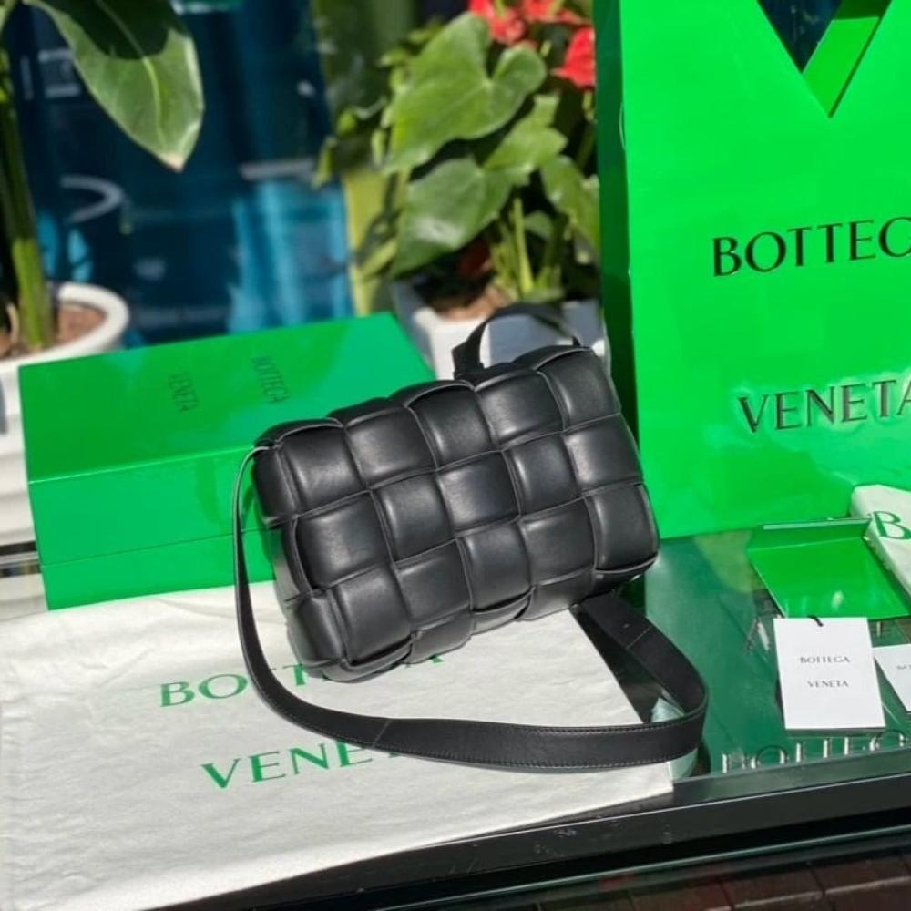 حقيبة كاسيت من بوتيغا فينيتا