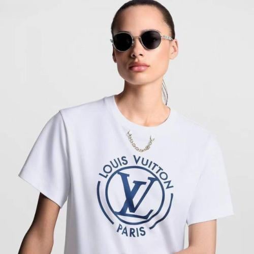 تيشيرت LV مطبوع بالعلامة التجارية