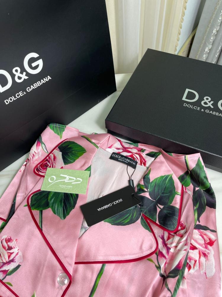 بيجاما ساتان بطبعة ورد من قميص وبنطال من دولتشي - طقم باللون الوردي