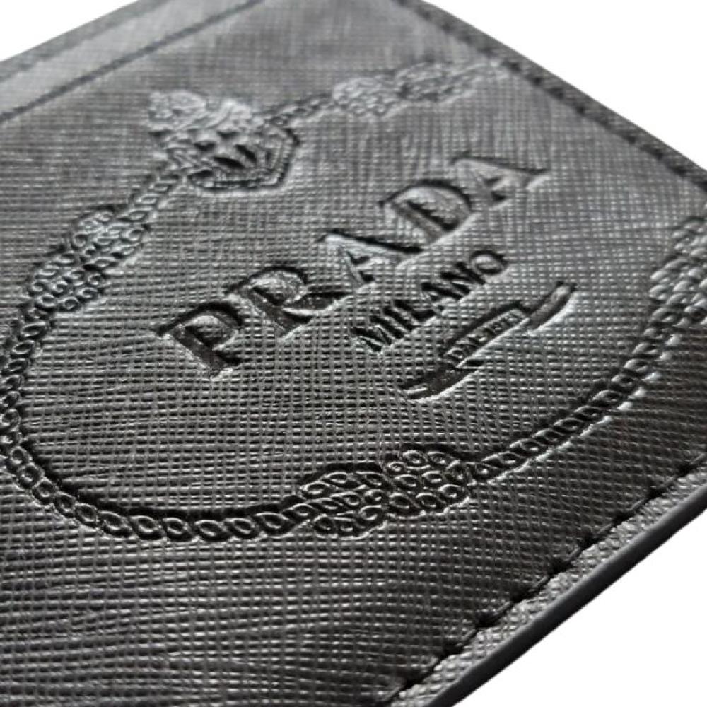 محفظة بطاقات سافيانو جلدية بشعار برادا منقوش - أسود