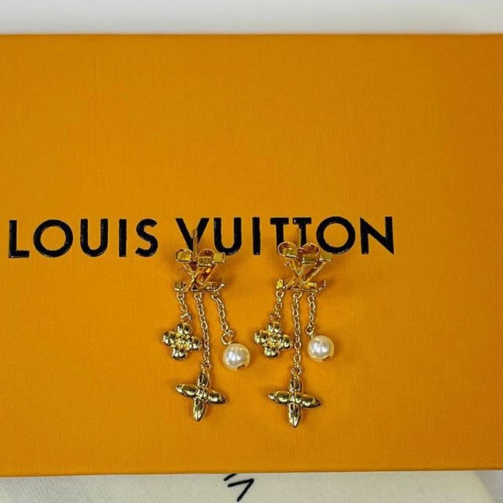 اقراط لويزا من لويس فيتون