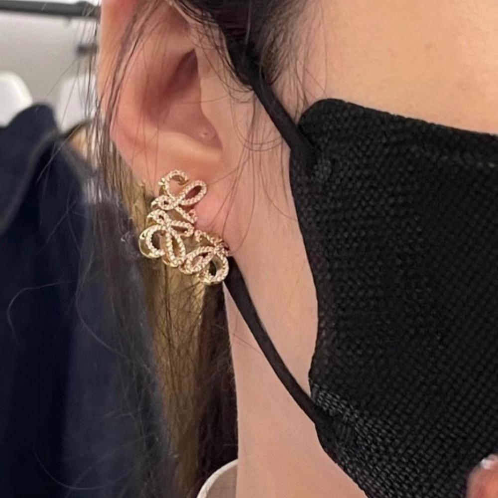 حلق لويڤي ذهبي مرصع بالكريستال