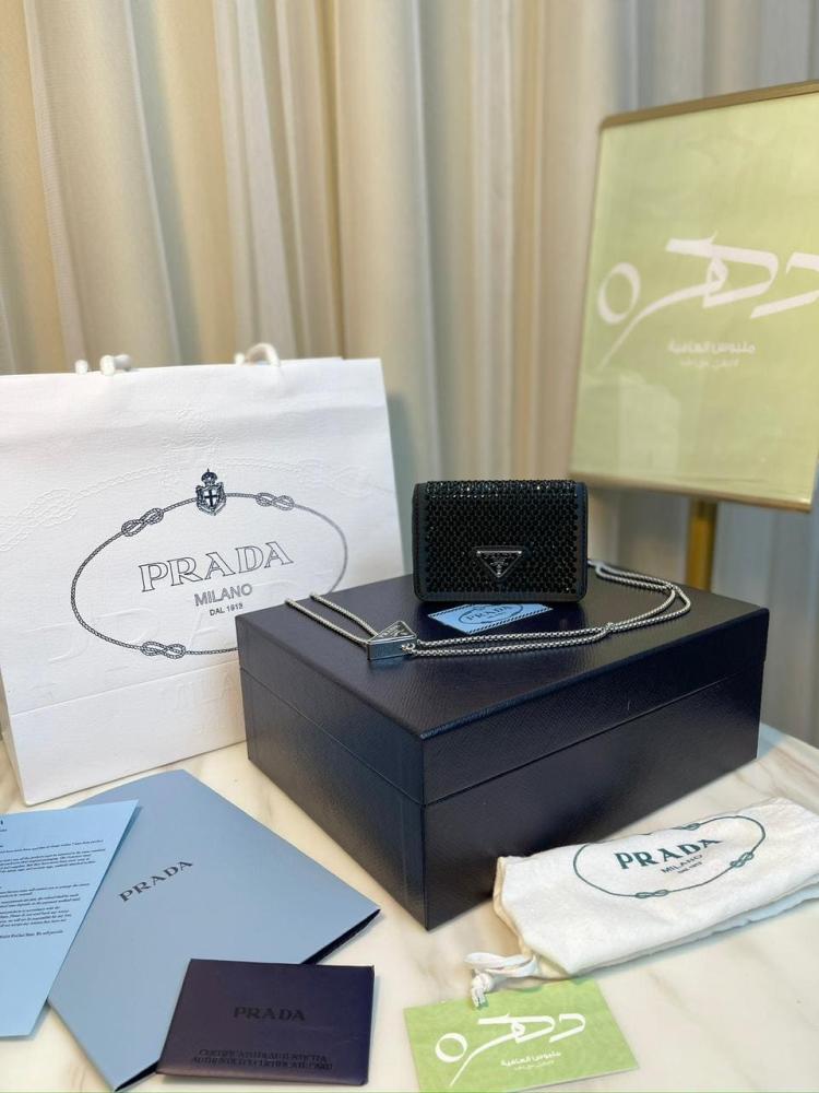 حقيبة برادا الكريستالية بحمالة كتف