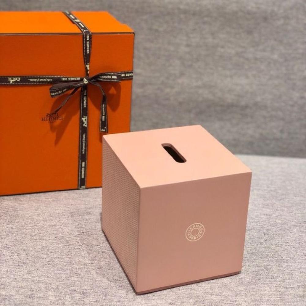 علبة مناديل هيرميس المربعة المنقوشة بشكل شيفرون