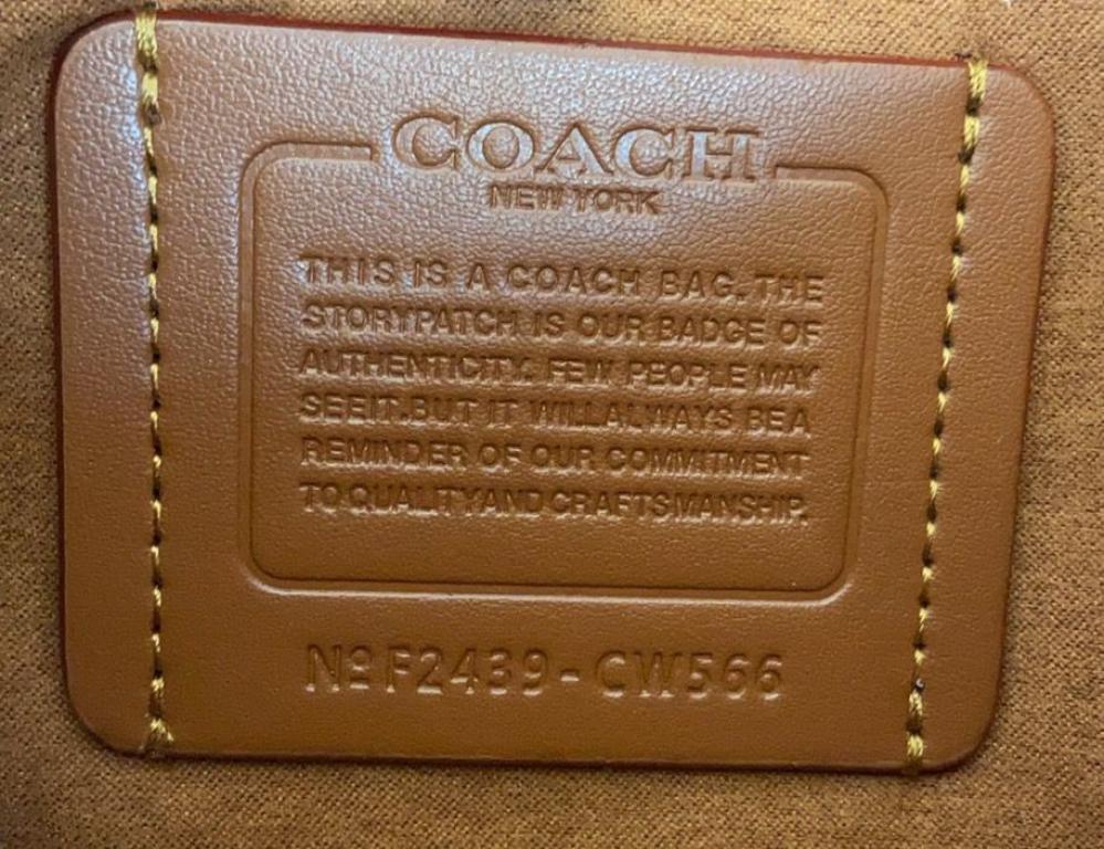 حقيبة كروس كاسي 17 سم قنب بشعار الماركة وجلد من كوتش