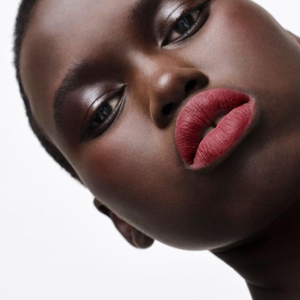 أحمر شفاه برادا أحادي اللون هايبر مات B15 - UNIFORM