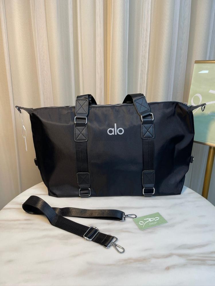 حقيبة اليوغا للياقة البدنية من alo yoga