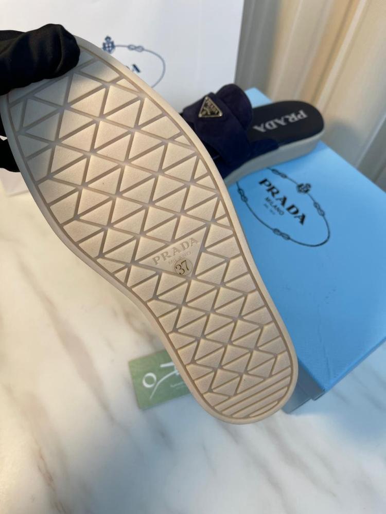 حذاء برادا من الشامواه مفتوح