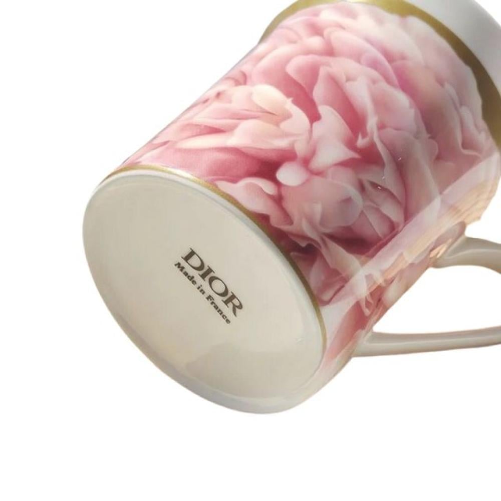 كوب كريستيان ديور بطبعة زهور حرارية