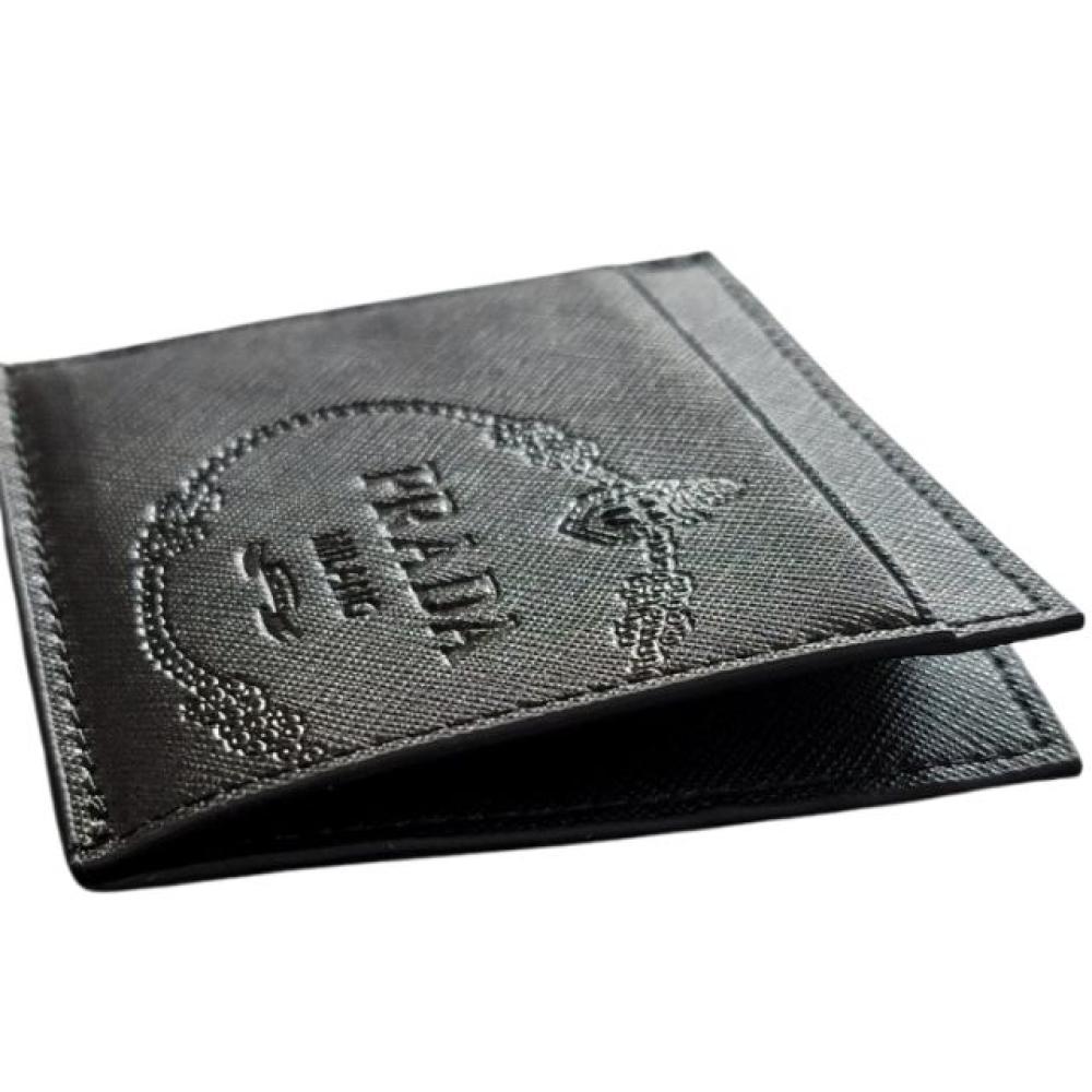 محفظة بطاقات سافيانو جلدية بشعار برادا منقوش - أسود