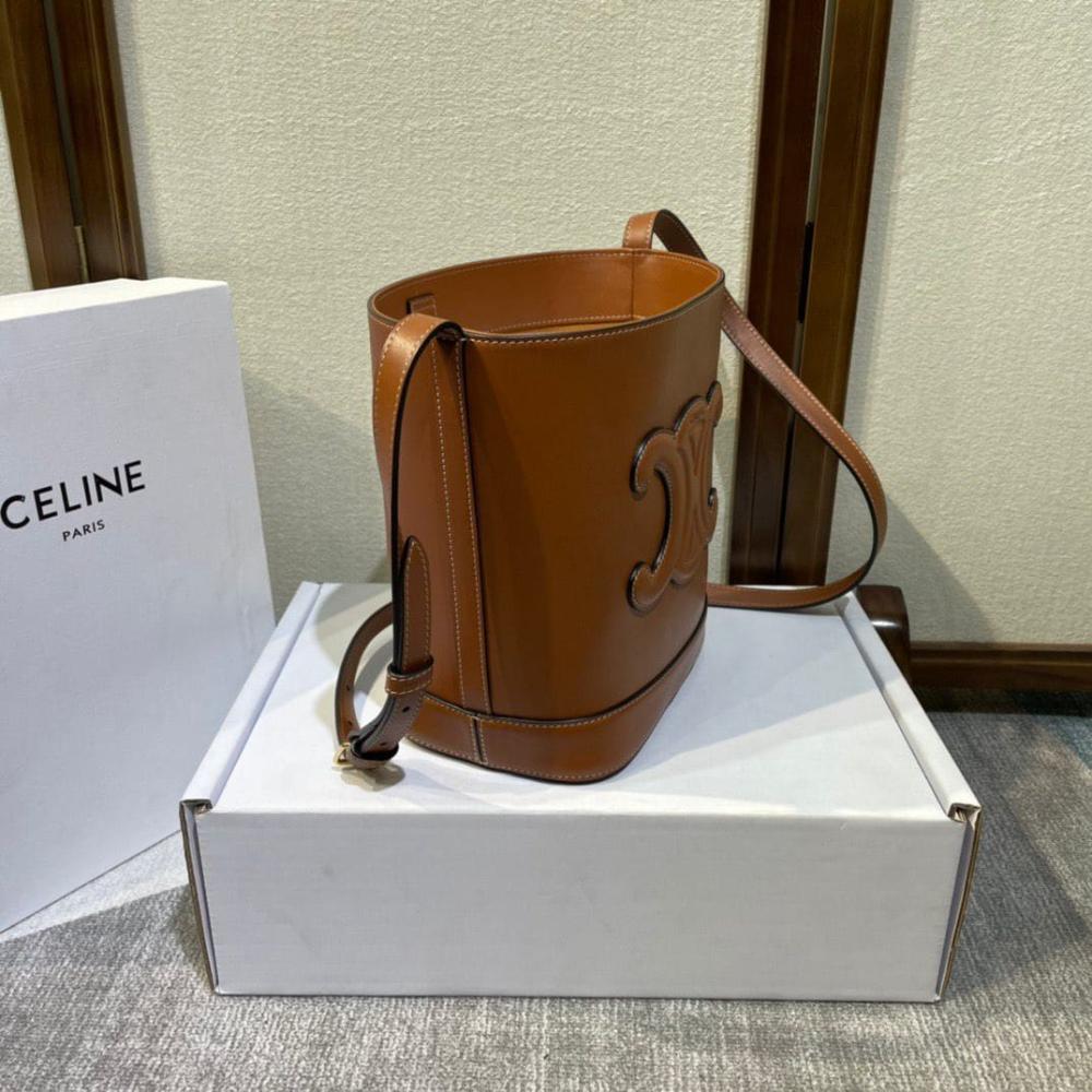 حقيبة دلو صغيرة كوير تريومف من سيلين