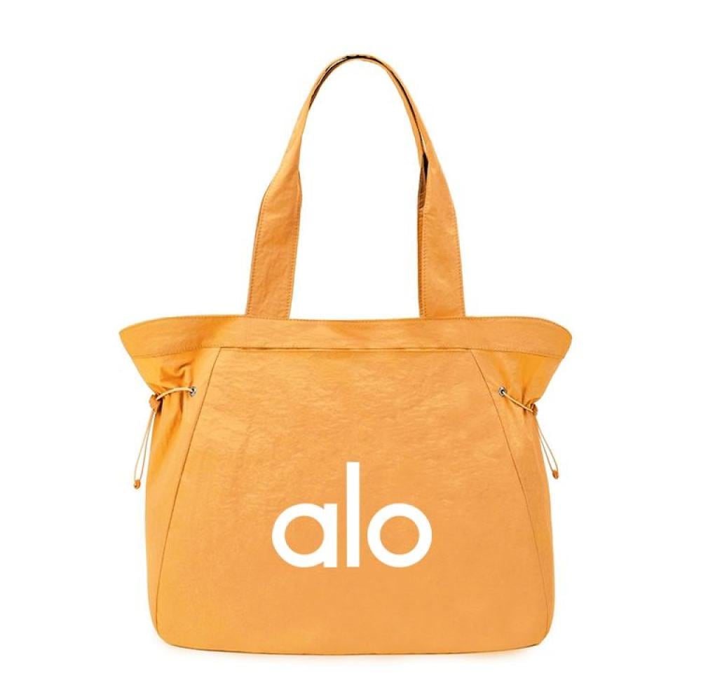 حقيبة يد كاجوال عصرية جديدة من ALO Yoga