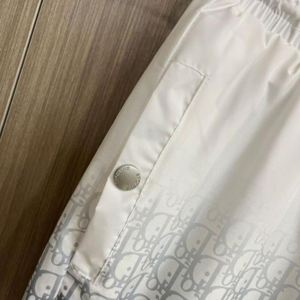 شورت ديور الكلاسيكي ذو الطباعة المتدرجة