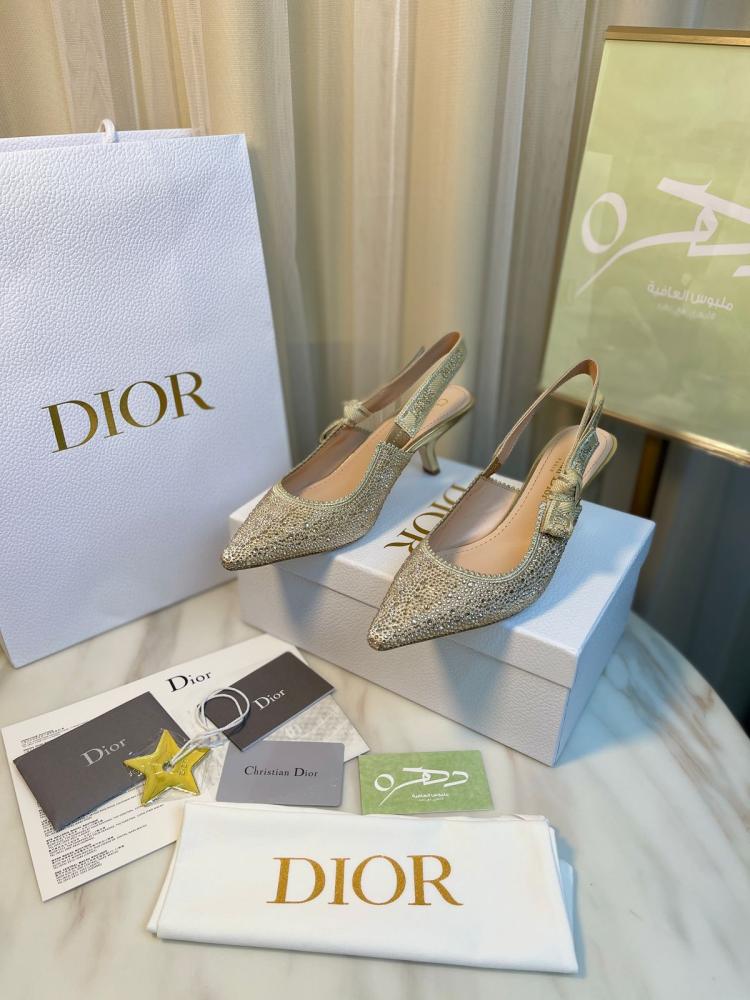 صندل لامع جادور من كريستيان ديور