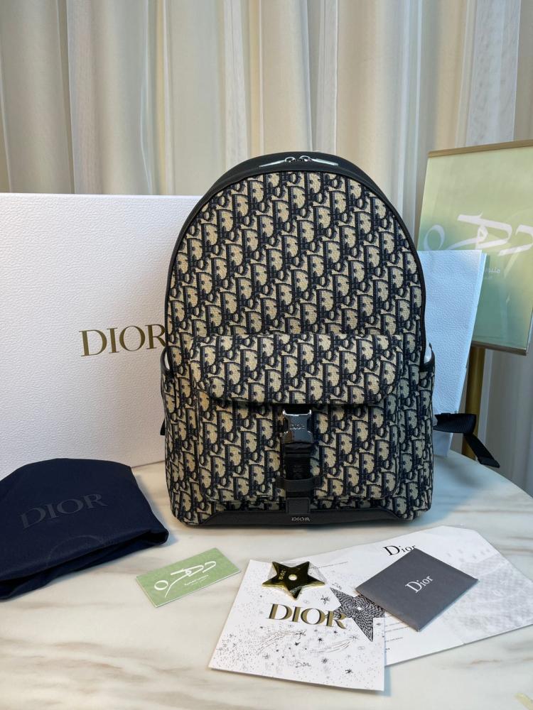 شنطة ديور اوبليك إكسبلورر - مقاس 42