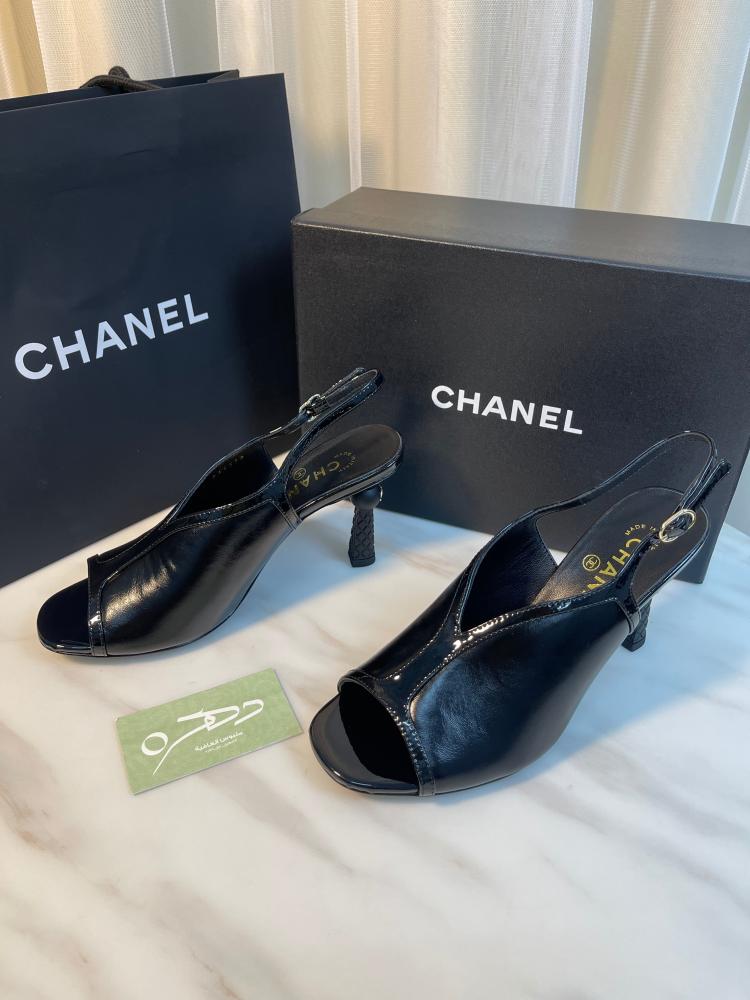 صندل ميتييه دارت بكعب 8.5 سم من شانيل