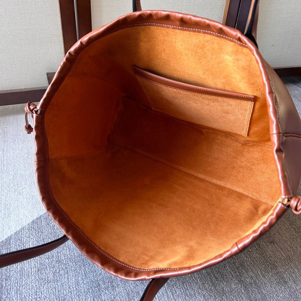 حقيبة كتف تريومف كاباس 44 سم من سيلين