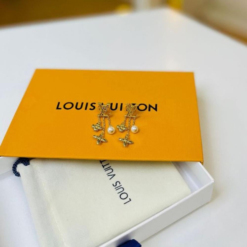 اقراط لويزا من لويس فيتون