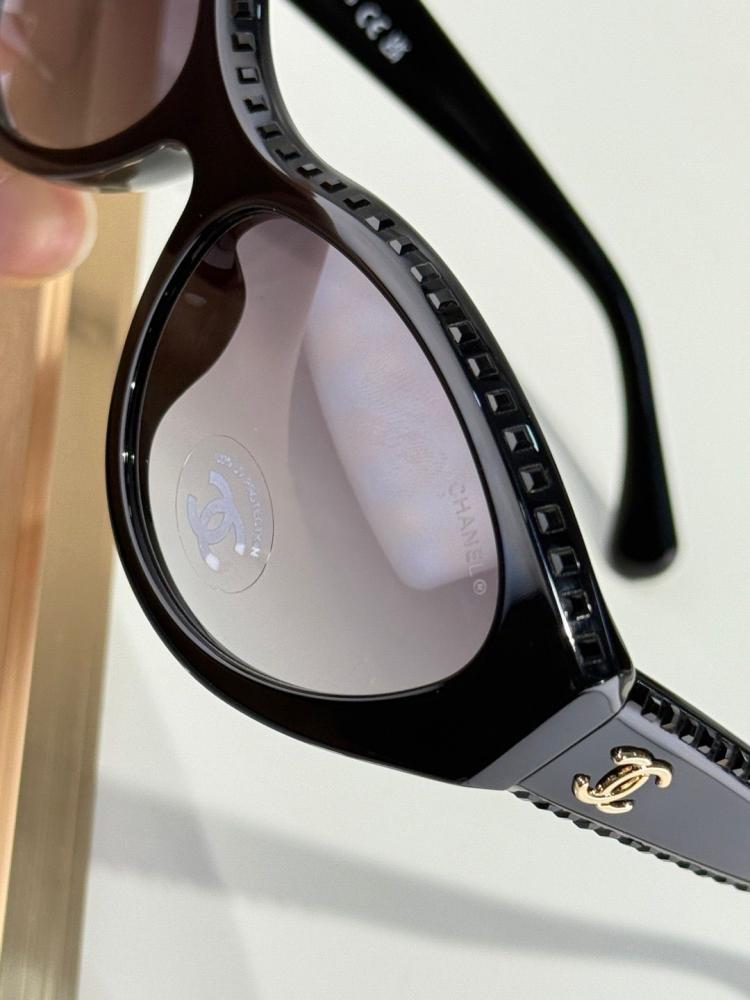 نظارة شمسية بعيون قطة سوداء من شانيل