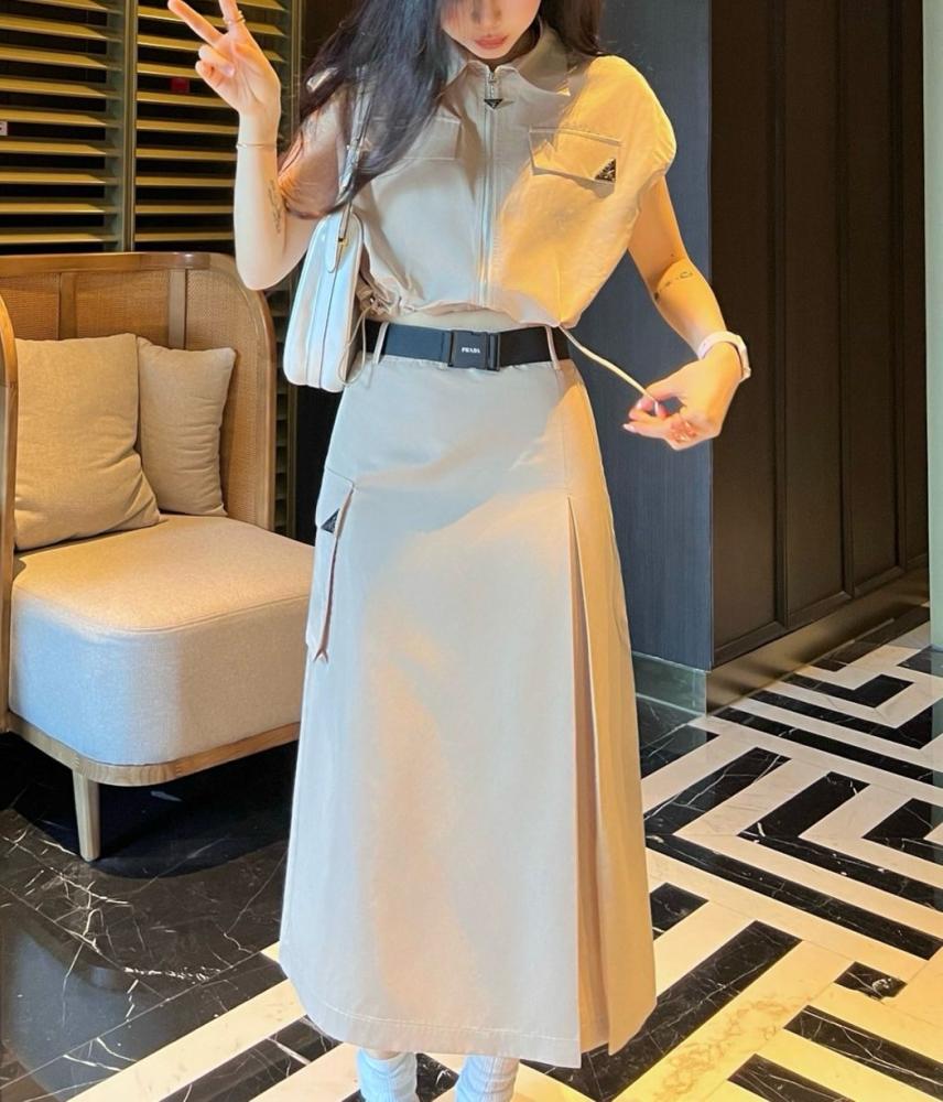 بدلة برادا النسائية المكونة من قطعتين