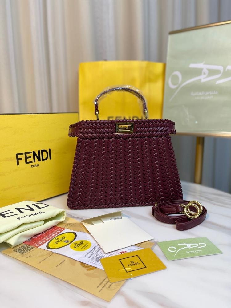 حقيبة بيكابو ايسيو من فندي 20