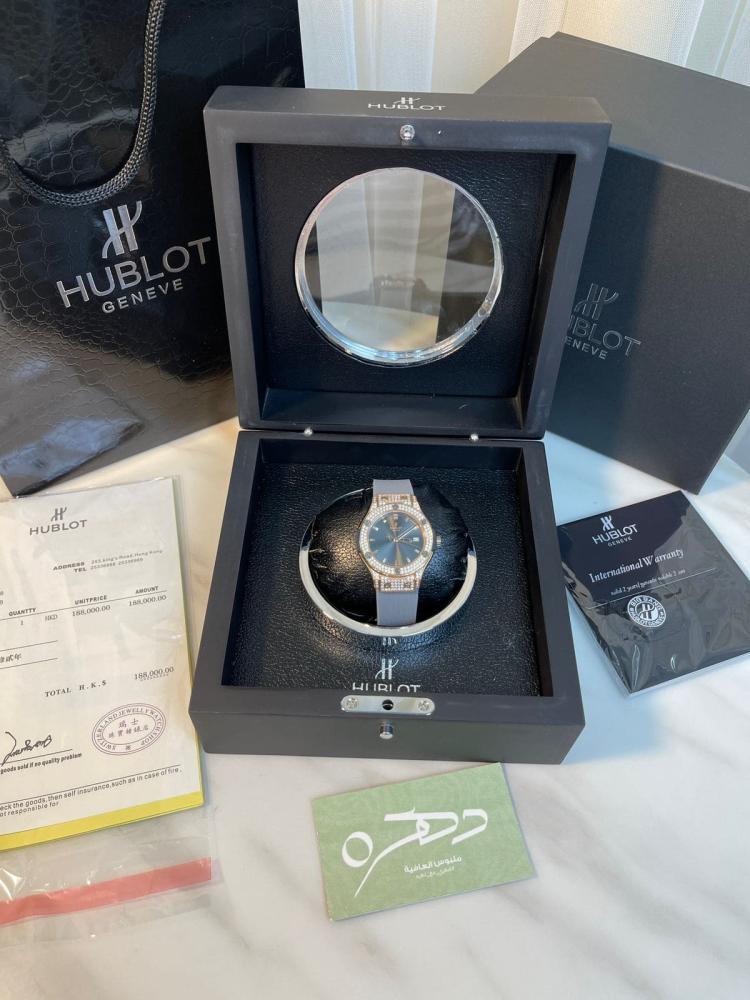 ساعة هوبلوت كلاسيك فيوجن فصوص صغيرة صفين حول الساعة والمعدن - رمادي و ذهبي