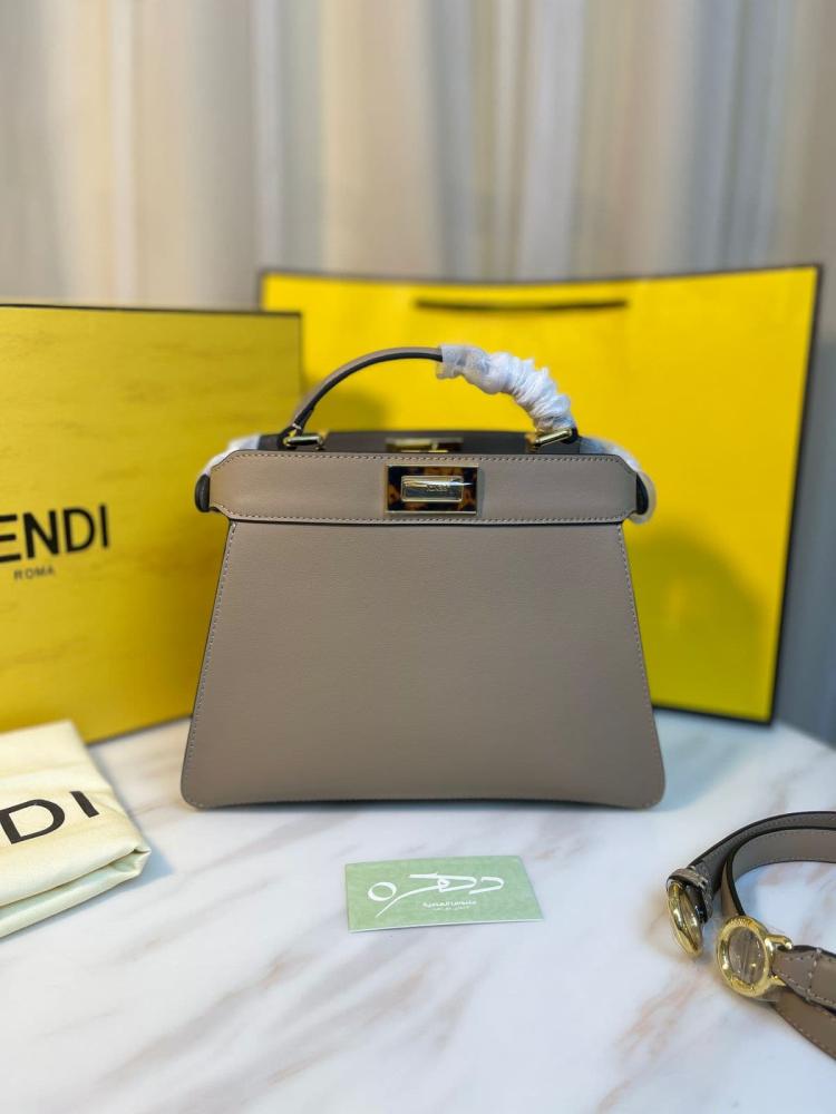 حقيبة فيندي بيكابو ميديوم جملي-مقاس 27