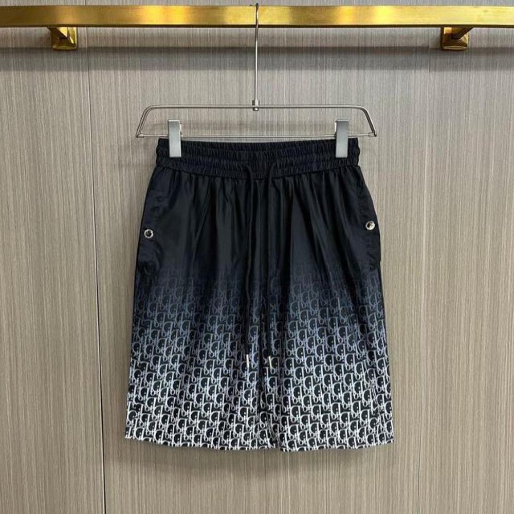 شورت ديور الكلاسيكي ذو الطباعة المتدرجة