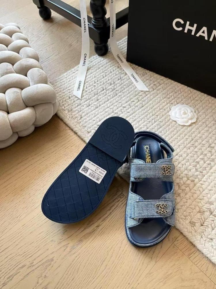 صندل شانيل CC المسطحة بتصميم Dad