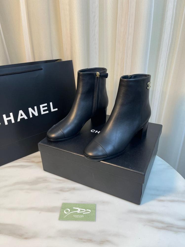 بوت شانيل الكاحل باللون الأسود